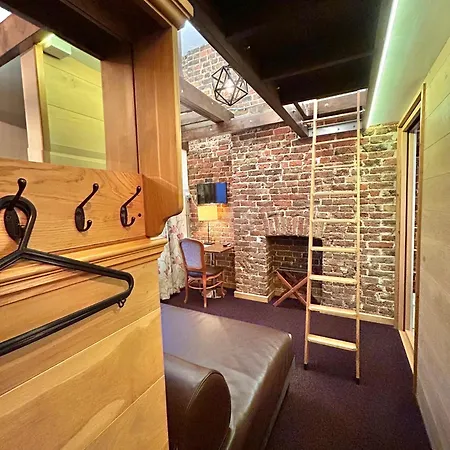 Studios 24
